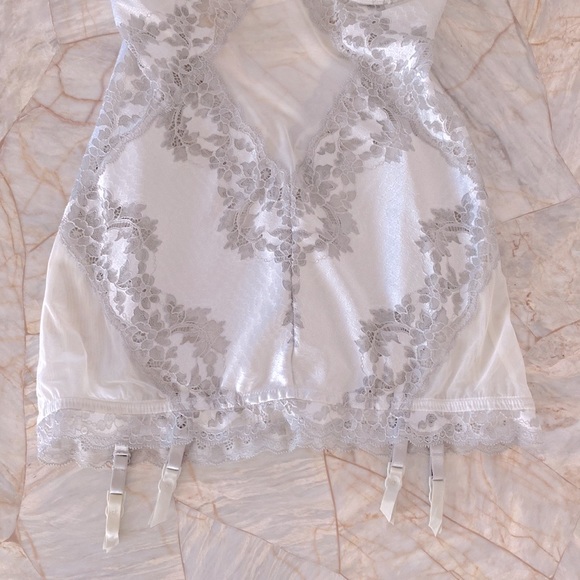 34B Stunning Floral Lace Mesh Bodysuit Teddy Corset Holiday Collection Rare - Picture 6 of 14